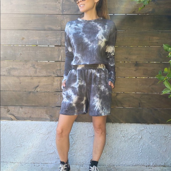 SOLD - NWOT Tie-dye lounge set (top + shorts, size M) - Picture 2 of 5